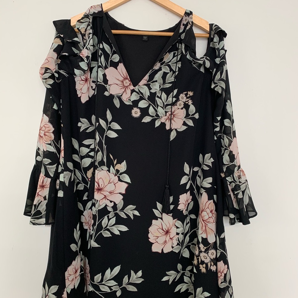 GUESS Cold Shoulder Floral Dress